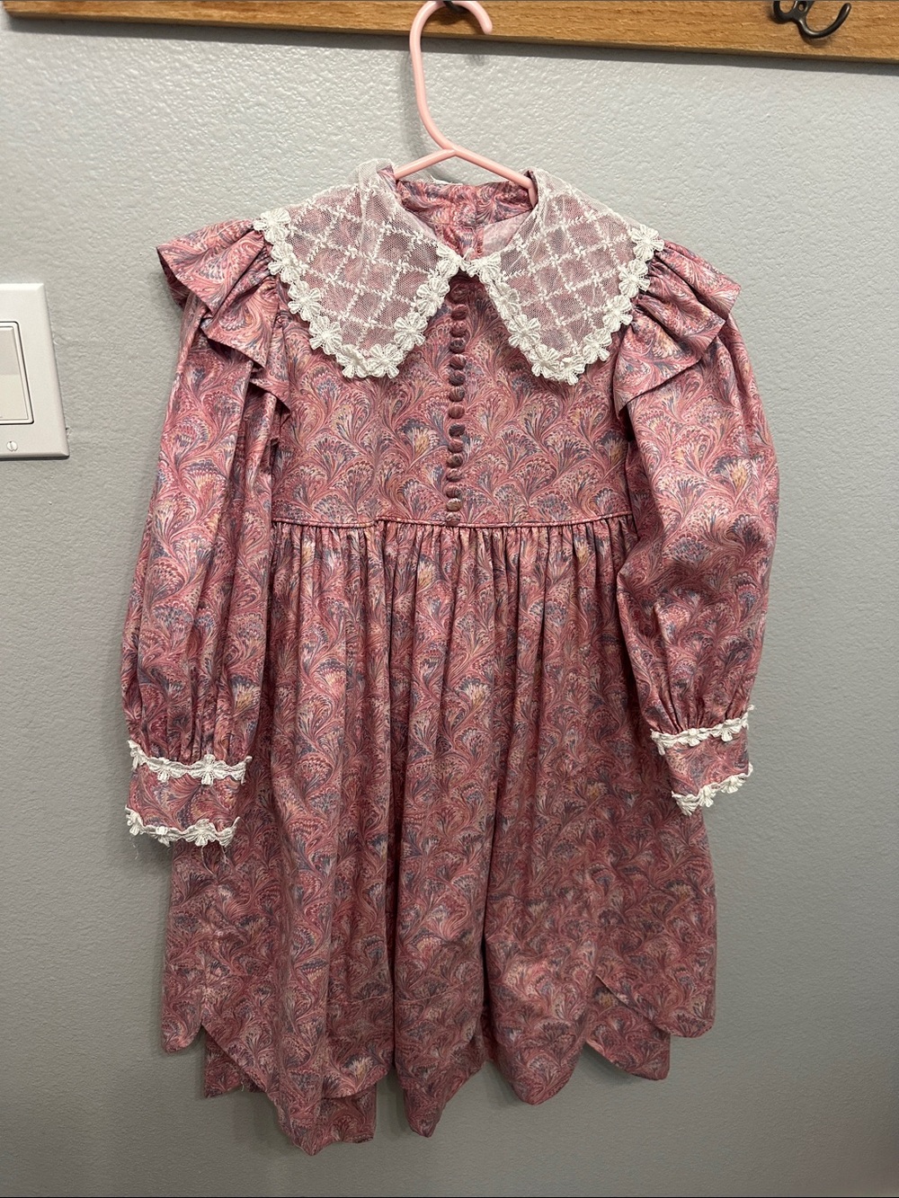 Vintage-Inspired Pink Paisley Lace Collar Dress